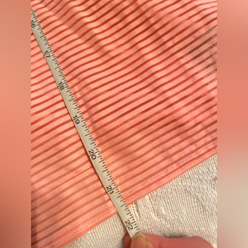 GAP Fit Pink Peach Athletic Lightweight Curved Hem Muscle Tee Top Size Medium - Picture 3 of 7